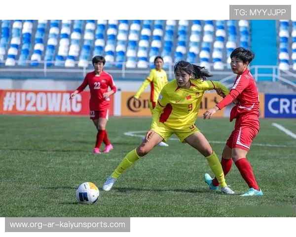 中国女足在比赛中体现出团队拼搏精神，中国女足精神素材