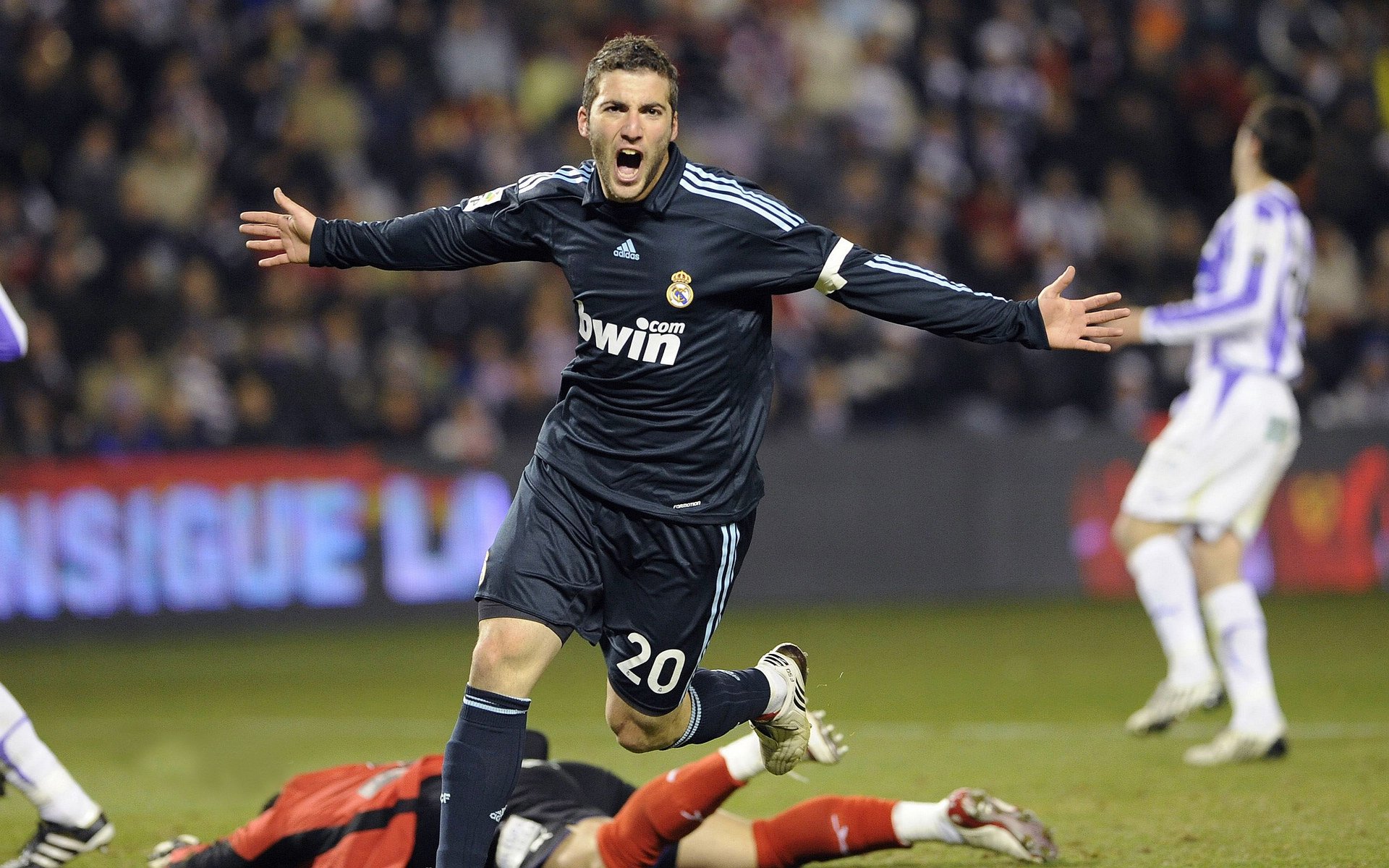 世界杯精彩盘点：经典镜头一次呈现！，世界杯十大经典比赛